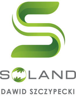 Logo firmy SOLAND Dawid Szczypecki specjalizującej się w fotowoltaice w Płocku. Zielone stylizowane litery S z kulą przedstawiającą liście na tle czarnego koła w centrum nazwy.