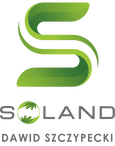 Logo firmy SOLAND duża litera S, poniżej napis SOLAND, pod nim imię i nazwisko właściciela - Dawid Szczypecki. Twój ekspert w dziedzinie fotowoltaiki, oferujący profesjonalne instalacje i systemy fotowoltaiczne w Płocku.